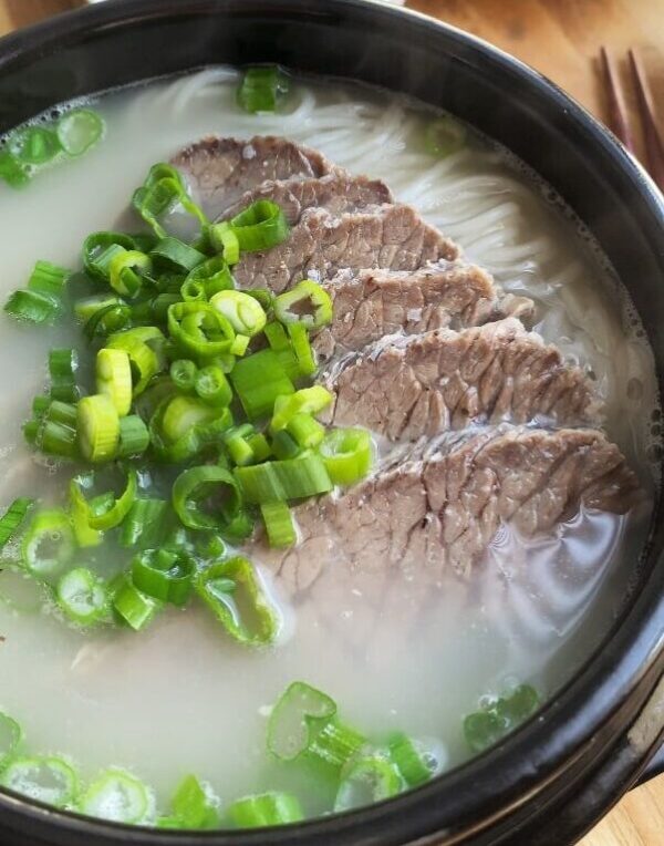 Seolloengtang (Korean Ox Bone Soup)