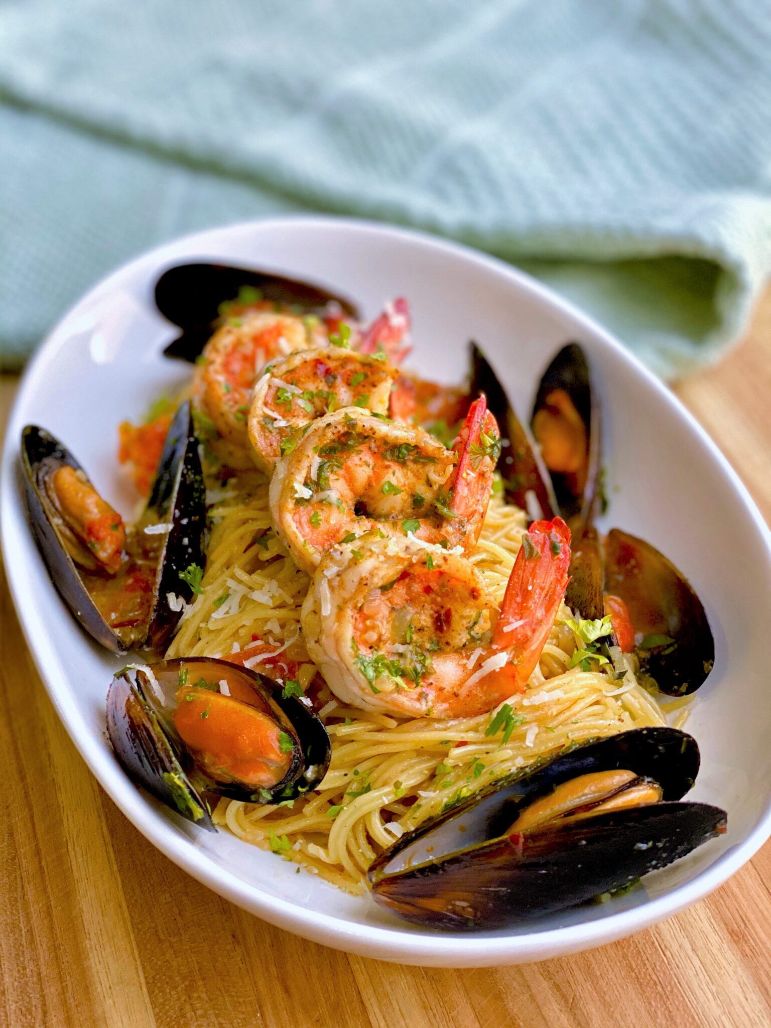 Garlic Butter & White Wine Seafood Pasta