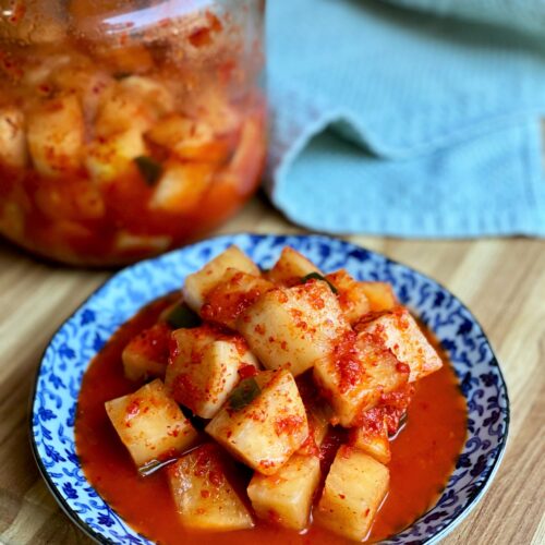 Kkakdugi (Radish Kimchi)