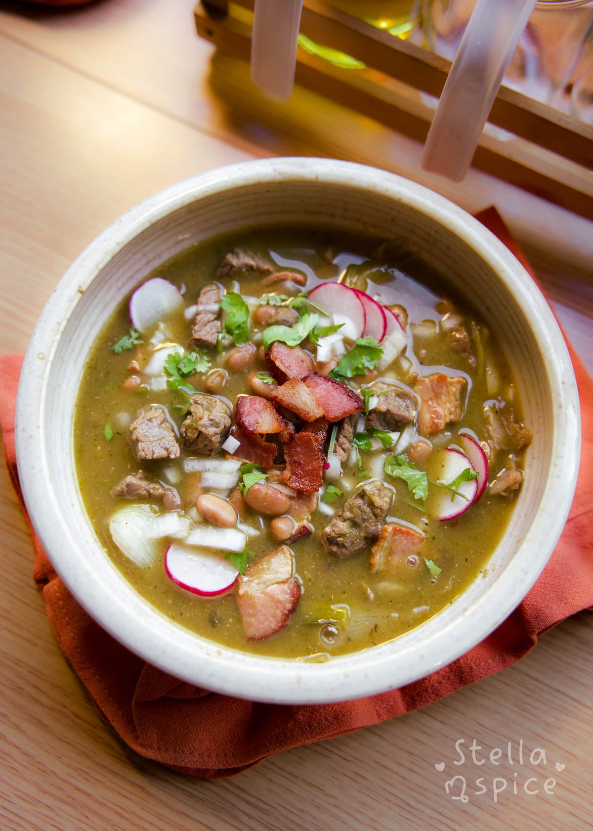 bowl of carne en su jugo
